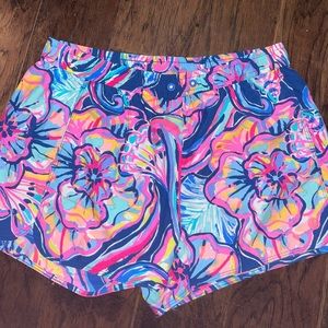 Lilly Pulitzer Run Around Shorts